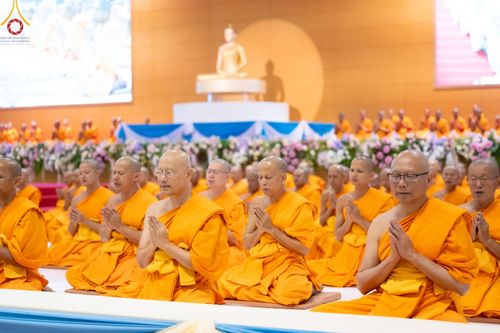 ภาพ No.59201:พิธีเจริญพระพุทธมนต์ ถวายภัตตาหารเป็นสังฆทาน เนื่องในวาระอายุวัฒนมงคล 80 ปี หลวงพ่อธัมมชโย ณ สภาธรรมกายสากล วัดพระธรรมกาย วันพุธที่ 24 เมษายน พ.ศ.2567