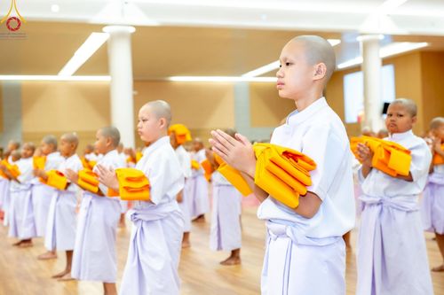 ภาพ No.215745:วันเสาร์ที่ 5 เมษายน พ.ศ. 2568 พิธีขอบรรพชา พิธีขอสรณคมน์และศีล  พิธีขอนิสสัย พิธีถวายบาตร ในโครงการบรรพชาสามเณรฟื้นฟูพระพุทธศาสนาทั่วไทย , โครงการหน่อแก้วเปรียญธรรม รุ่นที่ 13 ,  โครงการสามเณรยุวธรรมทายาท รุ่นที่ 33 , โครงการสามเณรมัชฌิมธรรมทายาท รุ่นที