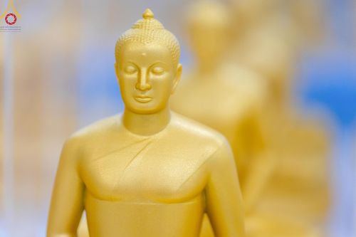 ภาพ No.159450:สัมมนาพิเศษและพิธีมอบองค์พระธรรมกาย 2,000 องค์ ณ ห้องแก้วสารพัดนึก 1 วัดพระธรรมกาย วันอาทิตย์ต้นเดือนที่ 6 ตุลาคม พ.ศ. 2567