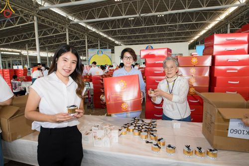 ภาพ No.212230:วันพุธที่ 19 มีนาคม พ.ศ. 2568 การบรรจุไทยธรรมลงกล่องสำเร็จ 43,500 กล่อง เพื่อถวายแด่พระสังฆาธิการ 40,000 กว่าวัดทั่วไทย ในวันคุ้มครองโลก 22 เมษายน พ.ศ. 2568 ณ บ้านแก้วเรือนทองคุณยายฯ วัดพระธรรมกาย