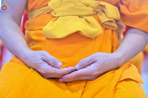 ภาพ No.159132:พิธีบูชาข้าวพระ ในวันอาทิตย์ต้นเดือน วันที่ 6 ตุลาคม พ.ศ. 2567 ณ สภาธรรมกายสากล วัดพระธรรมกาย