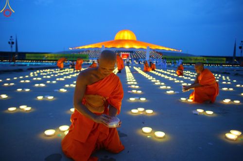 ภาพ No.154785:พิธีจุดประทีป, พิธีฉลองชัยสวดมนต์บทธัมมจักกัปปวัตนสูตร ณ มหารัตนวิหารคด วัดพระธรรมกาย วันอังคารที่ 17 กันยายน พ.ศ. 2567
