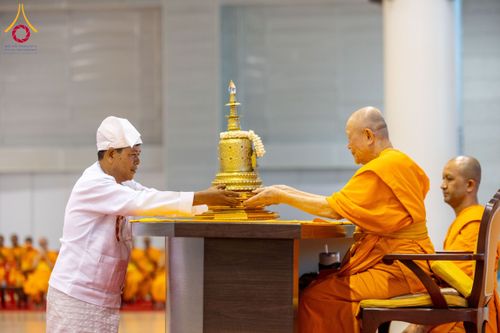 ภาพ No.209614:วันอาทิตย์ที่ 2 มีนาคม พ.ศ. 2568 พิธีภาคบ่าย สัมมนาพิเศษ, ปฏิบัติธรรม พิธีรับมอบพระบรมสารีริกธาตุ ณ สภาธรรมกายสากล วัดพระธรรมกาย