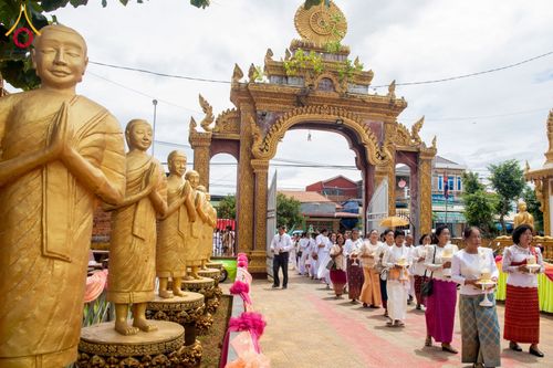 ภาพ No.145478:ศูนย์ปฎิบัติธรรมนครวัด ร่วมกับสำนักงานเจ้าคณะจังหวัดไพลิน ถวายเทียนพรรษา มหาสังฆทานครั้งยิ่งใหญ่ เชื่อมสัมพันธ์ ไทย-กัมพูชา 80 วัด บูชาธรรมธรรมหลวงพ่อธัมมชโย ณ วัดโพธิมาราม จ.ไพลิน ประเทศกัมพูชา วันพุธที่ 17 กรกฎาคม พ.ศ. 2567
