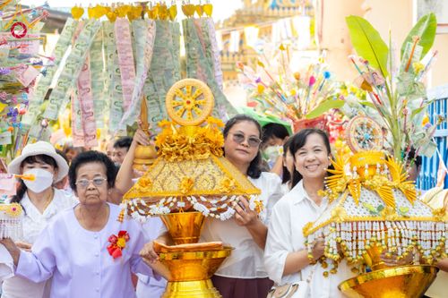 ภาพ No.171680:พิธีทอดกฐิน ณ วัดมหาโพธิ์ จ.ลพบุรี ในโครงการกฐินสามัคคีทั่วไทย 30,000 วัด บูชาธรรม 80 ปี หลวงพ่อธัมมชโย โดยคณะศิษยานุศิษย์วัดพระธรรมกาย วันที่ 27 ตุลาคม พ.ศ. 2567