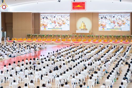 ภาพ No.180787:พิธีถวายภัตตาหารเมนูสวรรค์ และพิธีถวายอุปกรณ์กันหนาว แด่คณะพระภิกษุสามเณรวัดพระธรรมกาย วันอาทิตย์ที่ 8 ธันวาคม พ.ศ.2567 ณ สภาธรรมกายสากล วัดพระธรรมกาย