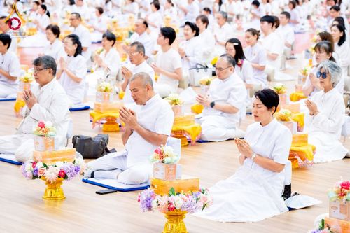 ภาพ No.239541:วันอาทิตย์ที่ 17 สิงหาคม พ.ศ. 2568 พิธีถวายคิลานเภสัช และอุปกรณ์ทางการแพทย์ แด่คณะสงฆ์ เนื่องในวันธรรมชัย ณ ห้องแก้วสารพัดนึก 2 สภาธรรมกายสากล วัดพระธรรมกาย