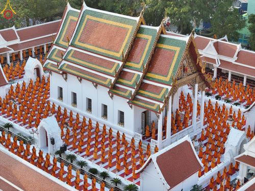 ภาพ No.197120:พิธีจุดประทีปถวายเป็นพุทธบูชา และบูชาธรรมมหาปูชนียาจารย์ ณ วัดโบสถ์(บน) ตำบลบางคูเวียง อำเภอบางกรวย จังหวัดนนทบุรี ในโครงการธรรมยาตรา กตัญญูบูชา มหาปูชนียาจารย์ พระมงคลเทพมุนี(สด จนฺทสโร) พระผู้ปราบมาร อนุสรณ์สถาน 7 แห่ง ปีที่ 13 วันที่ 18 มกราคม พ.ศ. 25