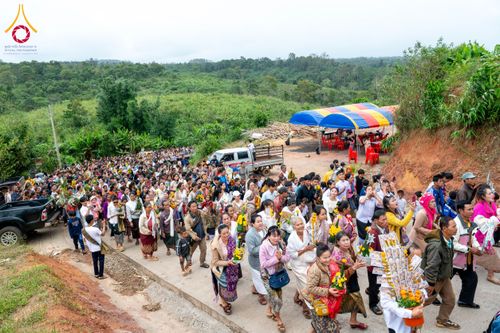 ภาพ No.173255:พิธีทอดกฐินต่างประเทศ ในนามหลวงพ่อธัมมชโย ณ วัดสิริวิเวก เพื่อถวายที่ดินส่วนขยาย 200 ไร่ แขวงจำปาสัก สปป. ลาว วันพุธที่ 30 ตุลาคม พ.ศ. 2567