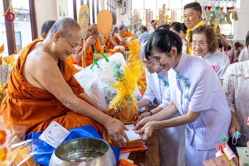 ภาพ No.183819:พิธีทอดกฐิน ณ วัดหลักสาม เขตหนองแขม กรุงเทพมหานคร ในโครงการทอดกฐินสามัคคีทั่วไทย 30,000 วัด บูชาธรรม 80 ปี หลวงพ่อธัมมชโย โดยคณะศิษยานุศิษย์วัดพระธรรมกาย วันที่ 10 พฤศจิกายน พ.ศ. 2567