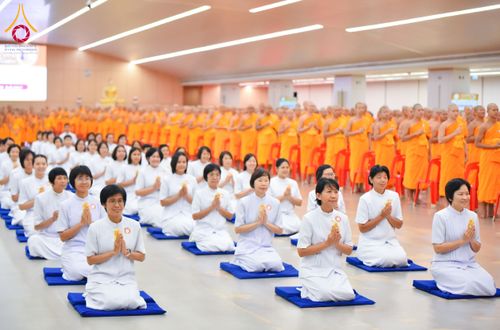 ภาพ No.161641:พิธีรับดวงแก้วนักเรียนบาลี ผู้สมัครสอบในนามวัดพระธรรมกาย วันพุธที่ 2 ตุลาคม พ.ศ. 2567 ณ เทวสภา อาคารร้อยปีคุณยายอาจารย์ฯ วัดพระธรรมกาย จ.ปทุมธานี