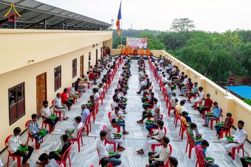 ภาพ No.231016:วันที่ 1 กรกฎาคม พ.ศ. 2568 โครงการบรรพชาสามเณร 300 รูป ถวายเป็นพุทธบูชา  วันอาสาฬหบูชา ณ จุดกำเนิดพระรัตนตรัย  ต้นแหล่งธัมมจักกัปปวัตตนสูตร เมืองพาราณสี  สารนาถ ประเทศอินเดีย