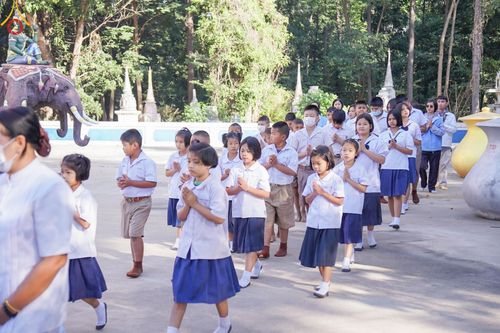 ภาพ No.195175:พิธีทอดผ้าป่าทำนุบำรุงศาสนสถาน ณ วัดพรสวรรค์ ต.หนองบ่อ อ.สองพี่น้อง จ.สุพรรณบุรี ในโครงการธรรมยาตรา กตัญญูบูชา มหาปูชนียาจารย์ พระมงคลเทพมุนี(สด จนฺทสโร) พระผู้ปราบมาร อนุสรณ์สถาน 7 แห่ง ปีที่ 13 วันที่ 13 มกราคม พ.ศ. 2568