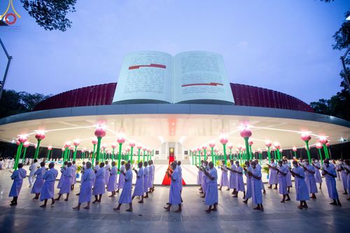 ภาพ No.112260:พิธีบรรพชาอุปสมบท โครงการอุปสมบทหมู่บูชาธรรม 115 ปี คุณยายอาจารย์ฯ, โครงการอุปสมบทหมู่ธรรมทายาท ระดับอุดมศึกษา รุ่นที่ 50 ภาคฤดูหนาว ณ โบสถ์พระไตรปิฎก วัดพระธรรมกาย จ.ปทุมธานี วันเสาร์ที่ 13 มกราคม พ.ศ. 2567