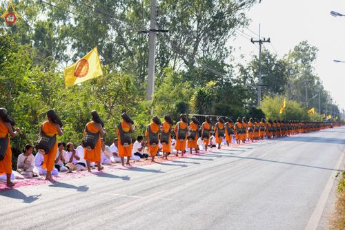 ภาพ No.198109:พิธีต้อนรับพระธรรมยาตรา ณ อนุสรณ์สถานลำดับที่ 5 สถานที่เผยแผ่วิชชาธรรมกายครั้งแรก อนุสรณ์สถานบางปลา วัดบางปลา อำเภอบางเลน จังหวัดนครปฐม ในโครงการธรรมยาตรา กตัญญูบูชา มหาปูชนียาจารย์ พระมงคลเทพมุนี(สด จนฺทสโร) พระผู้ปราบมาร ปีที่ 13 วัน 19 มกราคม พ.ศ.2568