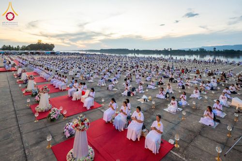 ภาพ No.162245:พิธีจุดประทีปโคมลาน ถวายเป็นพุทธบูชา สร้างความสว่างไสวให้กับแผ่นดินด้วยแสงธรรม วันพฤหัสบดีที่ 17 ตุลาคม พ.ศ. 2567 ณ พุทธอุทยานนานาชาติ จังหวัดหนองคาย