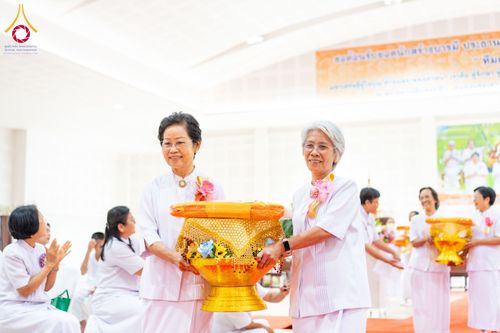 ภาพ No.174256:พิธีทอดกฐินกตัญญูบูชาธรรม ณ พระมหาเจดียทัตตชีโว ศูนย์อบรมเยาวชนกาญจนบุรี ในโครงการกฐินสามัคคีทั่วไทย 30,000 วัด บูชาธรรม 80 ปี หลวงพ่อธัมมชโย โดยคณะศิษยานุศิษย์วัดพระธรรมกาย วันที่ 9 พฤศจิกายน พ.ศ. 2567