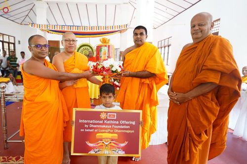 ภาพ No.264860:วันที่ 17 ตุลาคม พ.ศ. 2568 กฐินสมทบต่างประเทศ บูชาธรรม 81 ปี หลวงพ่อธัมมชโย ณ วัดศรีบุปผาราม เมืองปัลเลโปลา ประเทศศรีลังกา 