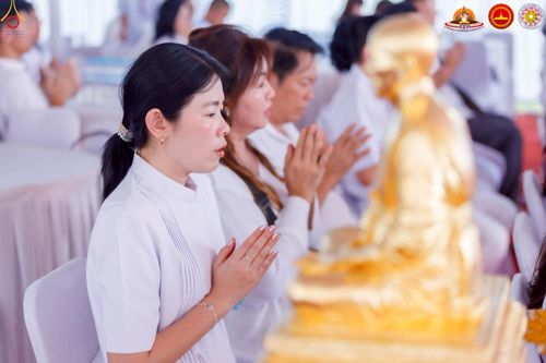 ภาพ No.224451:วันจันทร์ที่ 12 พฤษภาคม พ.ศ. 2568  ชาวพุทธในอินโดนีเซีย ร่วมฉลองวิสาขบูชาจุดประทีปกว่า 200,000 ดวง ณ พระมหาเจดีย์บรมพุทโธ  เจริญพุทธมนต์ถวาย “พระวชิรเกล้าเจ้าอยู่หัว”