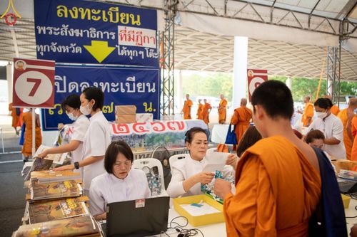 ภาพ No.60290:การต้อนรับพระสังฆาธิการ 10,000 กว่าวัดทั่วประเทศ พิธีมอบปัจจัยช่วยเหลือครู 4 จังหวัดชายแดนภาคใต้ พิธีปฏิบัติธรรม ในวันคุ้มครองโลก วันจันทร์ที่ 22 เมษายน พ.ศ.2567 ณ วัดพระธรรมกาย จ.ปทุมธานี