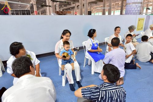 ภาพ No.238070:วันอังคารที่ 12 สิงหาคม พ.ศ. 2568 กิจกรรมวันแม่แห่งชาติ พิธีเปิดห้องปฎิบัติธรรม "กลางใส ใจสว่าง" (World Inner Peace Meditation Room) พิธีลูกกราบคุณแม่-คุณพ่อ พิธีทอดผ้าป่ากองทุนเลี้ยงพระ&กฐิน 30,000 วัด(บูชาธรรมหลวงพ่อ) พิธีไถ่โคท้อง 2 ตัว  ณ วิหารคด 2 ว