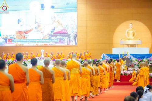 ภาพ No.147026:พิธีมุทิตาสักการะพระภิกษุ ผู้สอบได้เปรียญธรรม 9 ประโยคระดับโลกปีที่ 36, พิธีมอบโล่เกียรติยศและทุนการศึกษา สำนักเรียนบาลีดีเด่นทั่วประเทศ, พิธีถวายมหาสังฆทานคณะสงฆ์ 2,000 กว่าวัด ทั่วประเทศ ปีที่ 24, พิธีถวายไทยธรรมคณะสงฆ์ 323 วัด 4 จังหวัดชายแดนภาคใต้