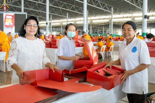 ภาพ No.210847:วันที่ 15 มีนาคม พ.ศ. 2568  บุญบรรจุกล่องไทยธรรม เพื่อถวายแด่พระสังฆาธิการ 40,000 กว่าวัดทั่วไทย ในวันคุ้มครองโลก 22 เมษายน พ.ศ. 2568