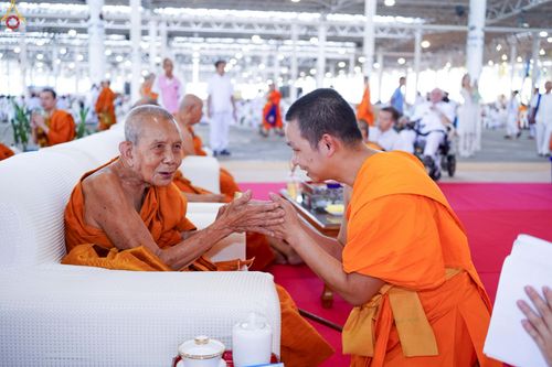 ภาพ No.235907:วันที่ 3 สิงหาคม พ.ศ. 2568 ภาพบรรยากาศ การต้อนรับปฎิสันถาร ของคณะสงฆ์ ในวันสมาธิโลก พิธีถวายมหาสังฆทาน 2,000 กว่าวัด ณ วัดพระธรรมกาย