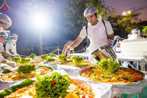 ภาพ No.110663:พิธีถวายภัตตาหารเป็นสังฆทาน แด่คณะพระธรรมยาตราฯ ในโครงการธรรมยาตรากตัญญูบูชา มหาปูชนียาจารย์ พระมงคลเทพมุนี(สด จนฺทสโร) พระผู้ปราบมาร อนุสรณ์สถาน 7 แห่ง ปีที่ 12 วันที่ 12 มกราคม พ.ศ. 2567 ณ อนุสรณ์สถานมหาวิหารพระมงคลเทพมุนี(โลตัสแลนด์) อ.สองพี่น้อง จ.สุ