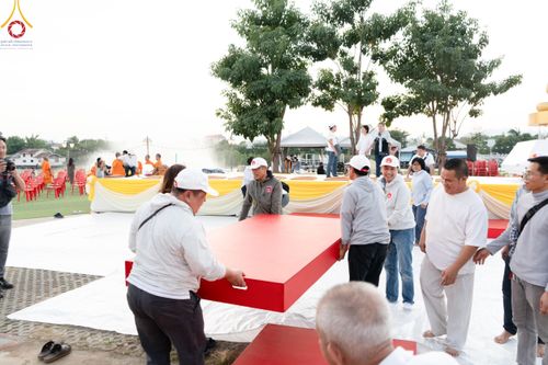 ภาพ No.185692:V.47 เบื้องหลังของเบื้องหน้า งานตักบาตรพระ 10,000 รูป ณ จ.กาญจนบุรี วันที่ 20-21 ธันวาคม พ.ศ. 2567