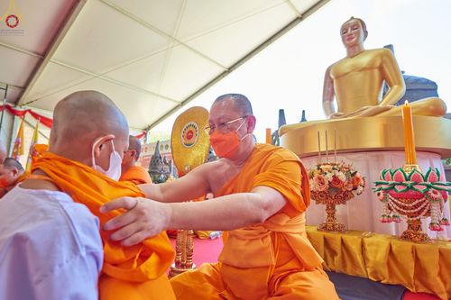 ภาพ No.67976:พิธีบรรพชาสามเณรธรรมทายาท ณ บรมพุทโธ ประเทศอินโดนีเซีย วันที่ 17 ธันวาคม พ.ศ. 2565