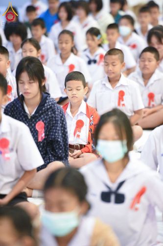 ภาพ No.184417:พิธีมอบโล่ และใบประกาศเกียรติคุณ  โครงการเจริญพระพุทธมนต์ ธัมมจักกัปปวัตตนสูตร  โรงเรียนที่มีผลการดำเนินกิจกรรมดีเด่น จังหวัดสระบุรี  หนึ่งในโครงการหมู่บ้านรักษาศีล 5  และวันรวมพลังเด็กดี V-Star  วันที่ 17 ธันวาคม พ.ศ.2567 ณ ห้างทวีกิจคอมเพล็กซ์ ชั้น 4 อ