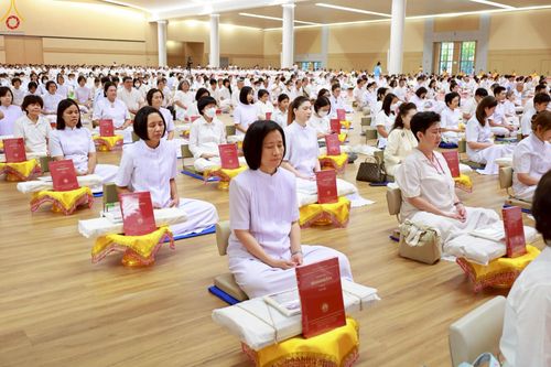 ภาพ No.228293:วันอาทิตย์ที่ 8 มิถุนายน พ.ศ. 2568 พิธีถวายทุนสนับสนุนพระไตรปิฎกฉบับธรรมชัย และอนุรักษ์คัมภีร์โบราณ ณ ห้องแก้วสารพัดนึก 2 วัดพระธรรมกาย