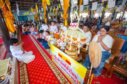 ภาพ No.169983:พิธีทอดกฐิน ณ วัดเขาสมอระบัง จ.เพชรบุรี ในโครงการกฐินสามัคคีทั่วไทย 30,000 วัด บูชาธรรม 80 ปี หลวงพ่อธัมมชโย โดยคณะศิษยานุศิษย์วัดพระธรรมกาย วันที่ 26 ตุลาคม พ.ศ. 2567