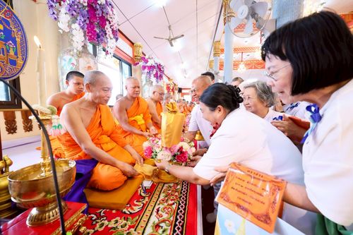 ภาพ No.263237:วันที่ 23 ตุลาคม พ.ศ. 2568 พิธีทอดกฐินสามัคคีทั่วไทย 30,000 วัด โดยคณะศิษยานุศิษย์ บูชาธรรม 81 ปี หลวงพ่อธัมมชโย ณ วัดพรหมวงศาราม เขตดินแดง กรุงเทพมหานคร