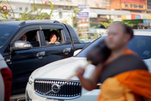 ภาพ No.201984:พิธีต้อนรับพระธรรมยาตรา ณ อนุสรณ์สถานลำดับที่ 7 สถานที่ขยายวิชชาธรรมกาย วัดพระธรรมกาย ต.คลองสาม อ.คลองหลวง จ.ปทุมธานี ในโครงการธรรมยาตรา กตัญญูบูชา มหาปูชนียาจารย์ พระมงคลเทพมุนี(สด จนฺทสโร) พระผู้ปราบมาร อนุสรณ์สถาน 7 แห่ง ปีที่ 13 วันที่ 26 มกราคม 2568