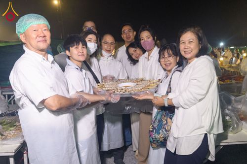 ภาพ No.200174:พิธีถวายภัตตาหารเป็นสังฆทาน แด่พระธรรมยาตรา ณ อนุสรณ์สถานบางปลา วัดบางปลา อำเภอบางเลน จังหวัดนครปฐม ในโครงการธรรมยาตรา กตัญญูบูชา มหาปูชนียาจารย์ พระมงคลเทพมุนี(สด จนฺทสโร) พระผู้ปราบมาร อนุสรณ์สถาน 7 แห่ง ปีที่ 13 วันที่ 23 มกราคม พ.ศ. 2568