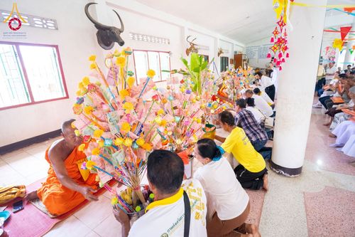 ภาพ No.183510:พิธีทอดกฐิน ณ วัดกุฏีดาว จ.เพชรบูรณ์ ในโครงการทอดกฐินสามัคคีทั่วไทย 30,000 วัด บูชาธรรม 80 ปี หลวงพ่อธัมมชโย โดยคณะศิษยานุศิษย์วัดพระธรรมกาย วันที่ 27 ตุลาคม พ.ศ. 2567