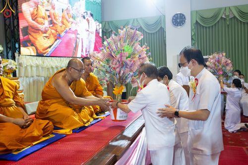 ภาพ No.109829:พิธีเจริญพระพุทธมนต์ ปฏิบัติธรรม  มอบทุนการศึกษา ถวายสังฆทาน 121 วัด วันพุธที่ 10 มกราคม พ.ศ. 2567 ณ อาคารราชวิริยาลังการ วัดไร่ขิง พระอารามหลวง  อ.สามพราน จ.นครปฐม