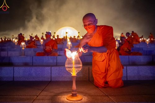 ภาพ No.124988:พิธีเวียนประทักษิณและจุดมาฆประทีป (ชุดที่ 2) ในวันมาฆบูชา เสาร์ที่ 24 กุมภาพันธ์ พ.ศ. 2567 ณ พระมหาธรรมกายเจดีย์ วัดพระธรรมกาย