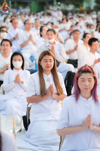 ภาพ No.112144:พิธีจุดประทีปถวายเป็นพุทธบูชา และบูชาธรรมมหาปูชนียาจารย์ พระมงคลเทพมุนี(สด จนฺทสโร) ในโครงการธรรมยาตรา กตัญญูบูชา มหาปูชนียาจารย์ พระมงคลเทพมุนี(สด จนฺทสโร) พระผู้ปราบมาร อนุสรณ์สถาน 7 แห่ง ปีที่ 12 วันที่ 14 มกราคม พ.ศ. 2567 ณ วัดสองพี่น้อง อ.สองพี่น้อง