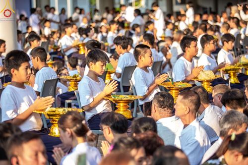 ภาพ No.132873:พิธีตัดปอยผม โครงการหน่อแก้วเปรียญธรรม รุ่นที่ 12 ณ ค่ายจองแชมป์ หมู่กฏิสามเณรเปรียญธรรม วัดพระธรรมกาย วันอาทิตย์ที่ 31 มีนาคม พ.ศ. 2567