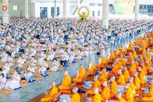 ภาพ No.91524:พิธีบุพเปตพลี ครั้งที่ 142 ร่วมอุทิศบุญแด่หมู่ญาติที่ล่วงลับไปแล้ว และสืบทอดอายุพระพุทธศาสนา วันอาทิตย์ที่ 29 ตุลาคม พ.ศ. 2566 (วันพระขึ้น 15 ค่ำ เดือน 11) ณ หอฉันคุณยายอาจารย์ฯ วัดพระธรรมกาย