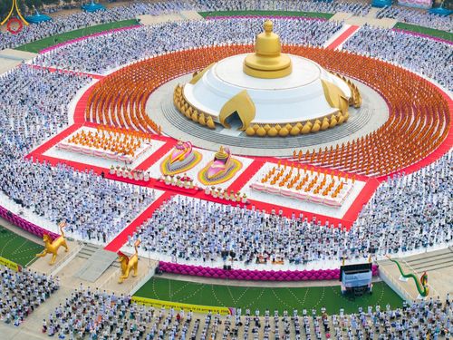 ภาพ No.200580:พิธีจุดประทีปถวายเป็นพุทธบูชา และบูชาธรรมมหาปูชนียาจารย์ ณ อนุสรณ์สถานบางปลา วัดบางปลา อำเภอบางเลน จังหวัดนครปฐม ในโครงการธรรมยาตรา กตัญญูบูชา มหาปูชนียาจารย์ พระมงคลเทพมุนี(สด จนฺทสโร) พระผู้ปราบมาร อนุสรณ์สถาน 7 แห่ง ปีที่ 13 วันที่ 23 มกราคม พ.ศ. 2568