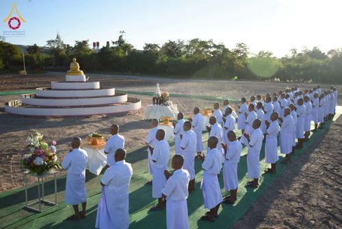 ภาพ No.278069:วันเสาร์ที่ 6 ธันวาคม พ.ศ. 2568 พิธีเวียนประทักษิณ ขอขมามอบผ้าไตร บรรพชาอุปสมบทหมู่ธรรมทายาท จำนวน 53 รูป โครงการอุปสมบทหมู่ รุ่นบูชาธรรมมหาปูชนียาจารย์ ประจำปี 2568 จังหวัดสระบุรี