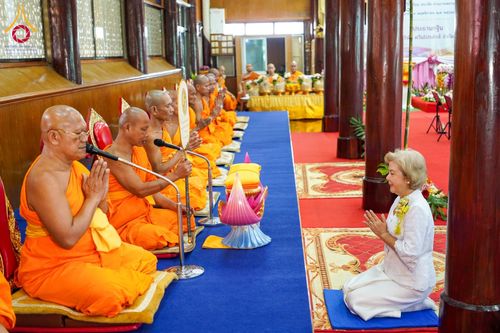 ภาพ No.183656:พิธีทอดกฐิน ณ วัดกลางธนรินทร์ จ.สิงห์บุรี ในโครงการทอดกฐินสามัคคีทั่วไทย 30,000 วัด บูชาธรรม 80 ปี หลวงพ่อธัมมชโย โดยคณะศิษยานุศิษย์วัดพระธรรมกาย วันที่ 9 พฤศจิกายน  พ.ศ. 2567