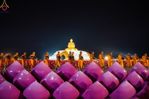 ภาพ No.118439:พิธีตักบาตรพระธรรมยาตรา ปีที่ 12 ณ อนุสรณ์สถานลำดับที่ 5 สถานที่เผยแผ่วิชชาธรรมกายครั้งแรก อนุสรณ์สถานบางปลา จ.นครปฐม วันที่ 25 มกราคม พ.ศ. 2567