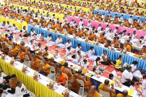 ภาพ No.178806:พิธีถวายมหาสังฆทาน 340 วัด จังหวัดบุรีรัมย์ ณ วัดกลางพระอารามหลวง จังหวัดบุรีรัมย์ โดยคณะศิษยานุศิษย์บูชาธรรม 80 ปี หลวงพ่อธัมมชโย วันที่ 15 ตุลาคม พ.ศ. 2567