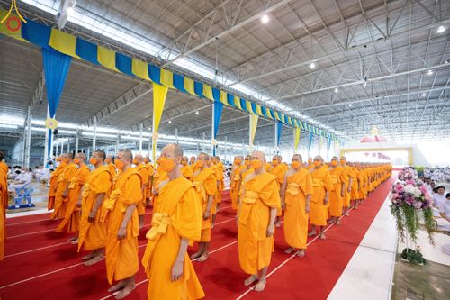 ภาพ No.102772:พิธีรับมอบต้นสมบัติจักรพรรดิ เพื่องานเผยแผ่พระพุทธศาสนาวิชชาธรรมกายไปทั่วโลก แด่ศูนย์ส่งเสริมศีลธรรมทั่วโลก 224 แห่ง วันอาทิตย์ที่ 17 ธันวาคม พ.ศ. 2566 ณ สภาธรรมกายสากล วัดพระธรรมกาย