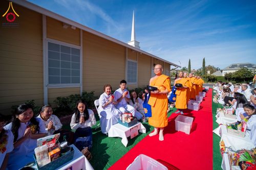 ภาพ No.174985:พิธีทอดกฐิน วัดพระธรรมกายซิลิคอนวัลเลย์ มลรัฐแคลิฟอร์เนีย ประเทศสหรัฐอเมริกา บูชาธรรม 80 ปี หลวงพ่อธัมมชโย โดยคณะศิษยานุศิษย์วัดพระธรรมกาย วันที่ 27 ตุลาคม พ.ศ. 2567